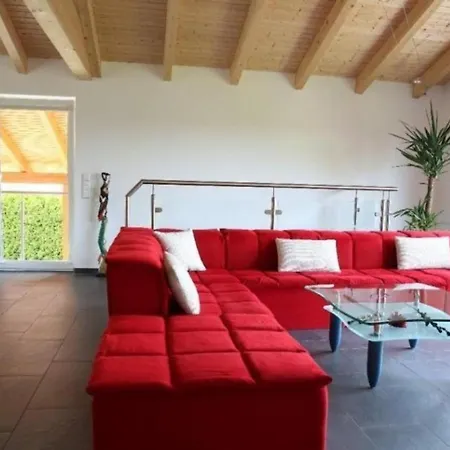 Moderne In Naturlage Am Miltenberg, Modernes Interieur, Profikueche *